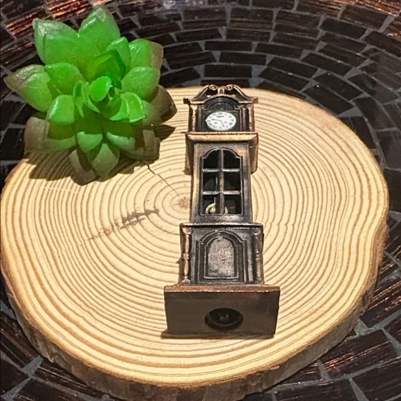 Vintage die cast pencil sharpener miniature Clock Tower Figurine - Picture 5 of 9